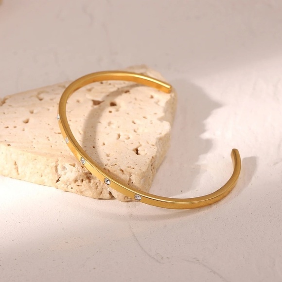 18k Gold Plated Opening Cubic Zirconia Bangle - Picture 5 of 8